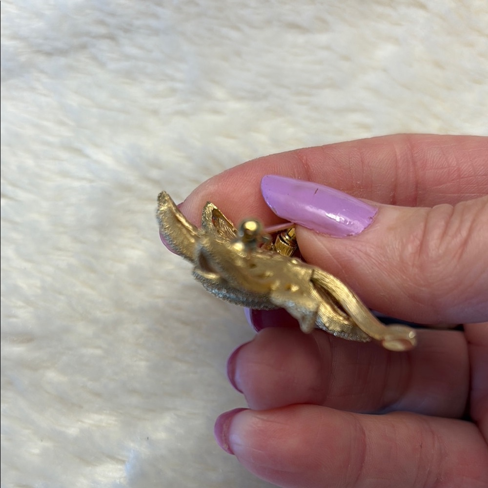 VINTAGE LOTUS BROOCH - Picture 3 of 4